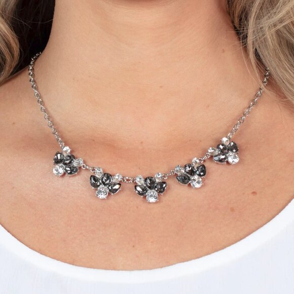 Paparazzi Jewelry Accessories - Envious Elegance - Silver Necklace - Vintage - Picture 4 of 6